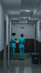 Registered nurse salary in the USA – nurses on a hospital ward