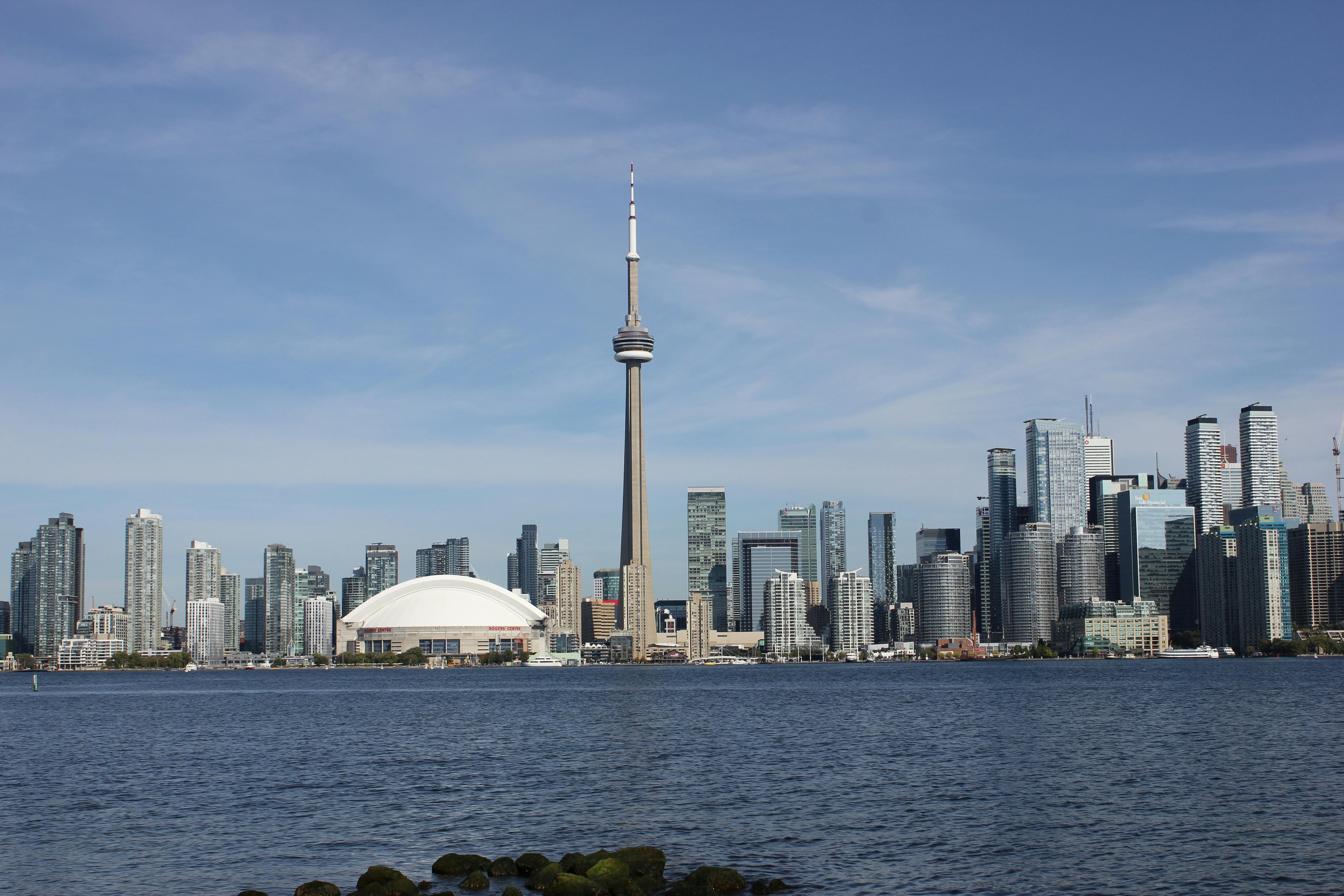 Average salary in Canada – Toronto skyline