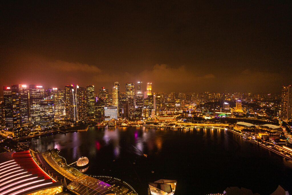 Average salary in Singapore – Marina Bay skyline