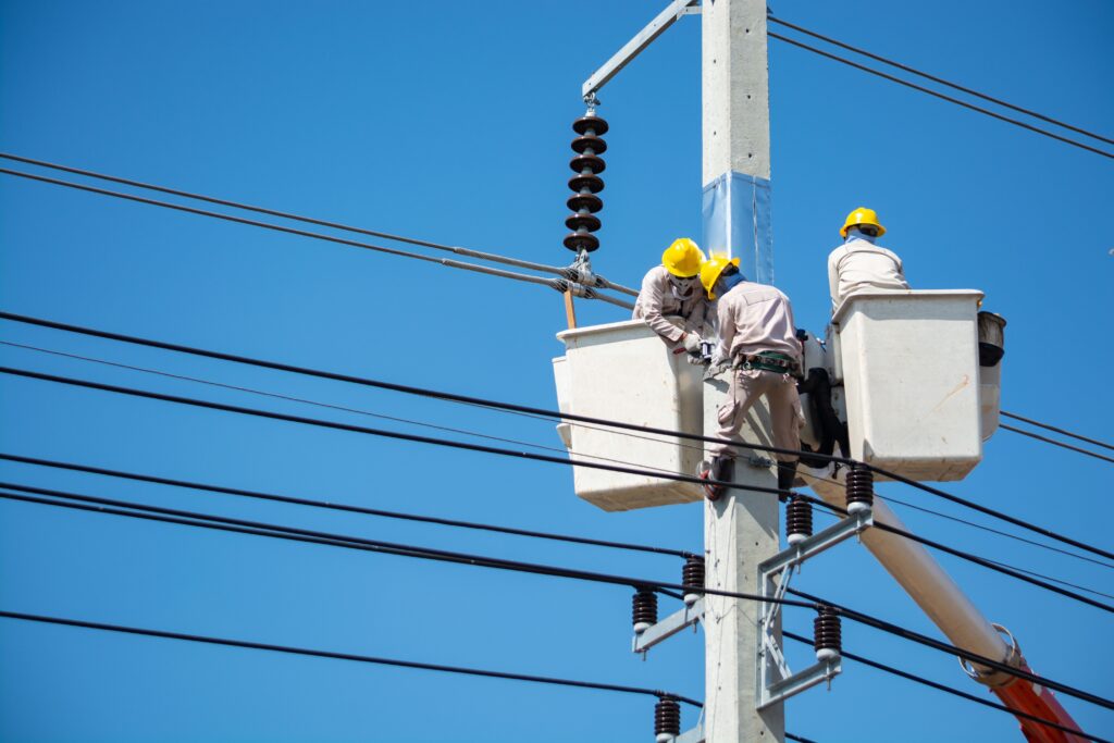 electrician salary usa vs uk